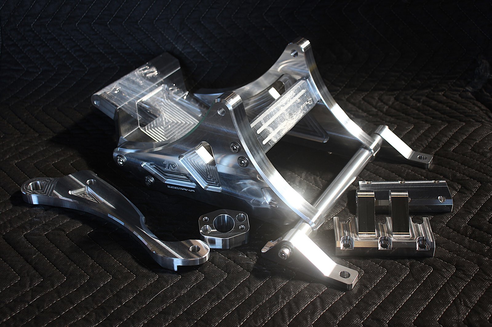 【受注生産】PCX Billet Engine Mount KIT (for 125cc & 150cc) ／ PCXエンジン ビレットマウントKIT (PCX125＆150対応)